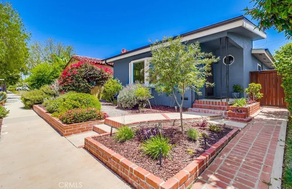 3590 Myrtle Avenue, Long Beach