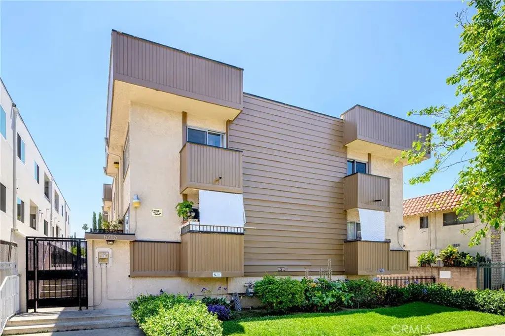6716 Sylmar Avenue 204, Van Nuys
