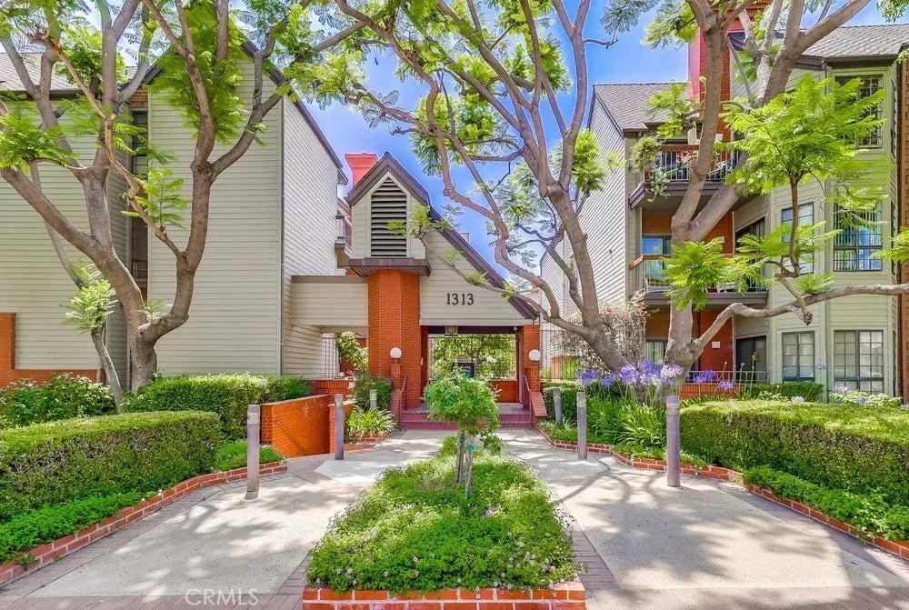 1313 Valley View Road 103, Glendale