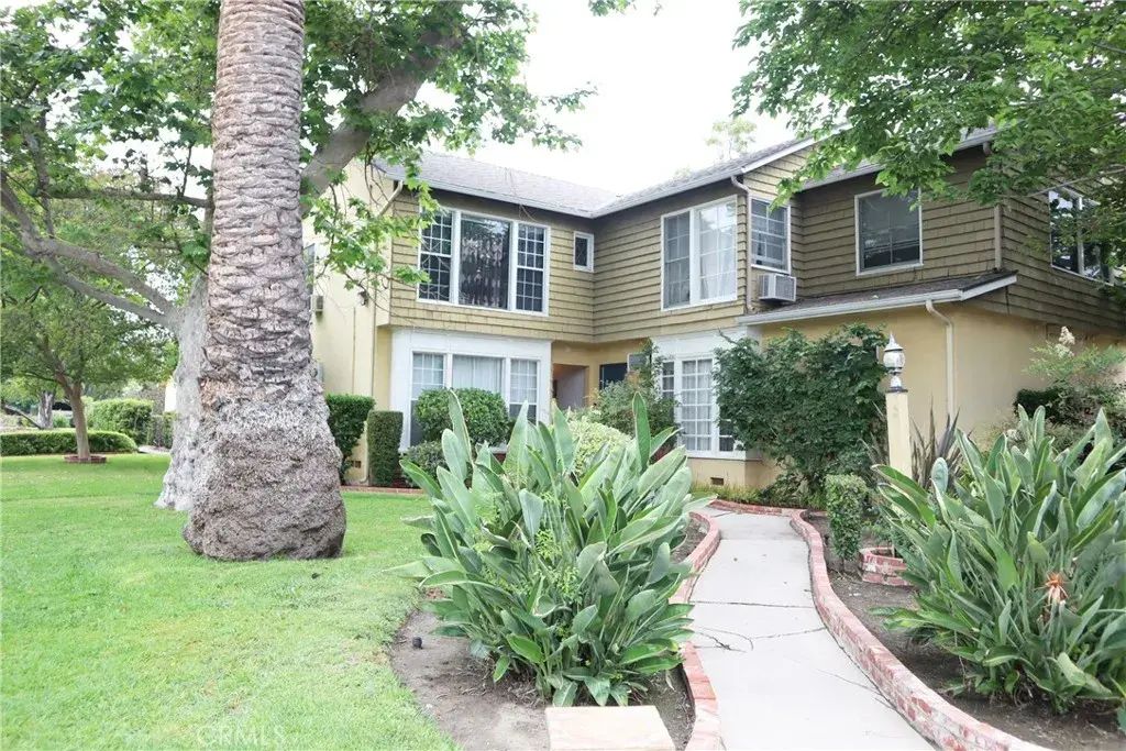 11755 Moorpark Street, Studio City