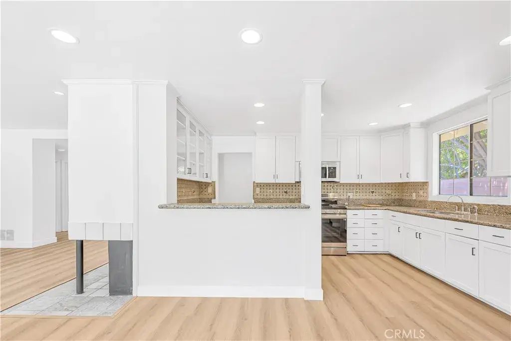 20328 Roscoe Boulevard, Winnetka