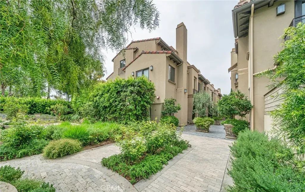 823 S Bundy Drive 110, Los Angeles