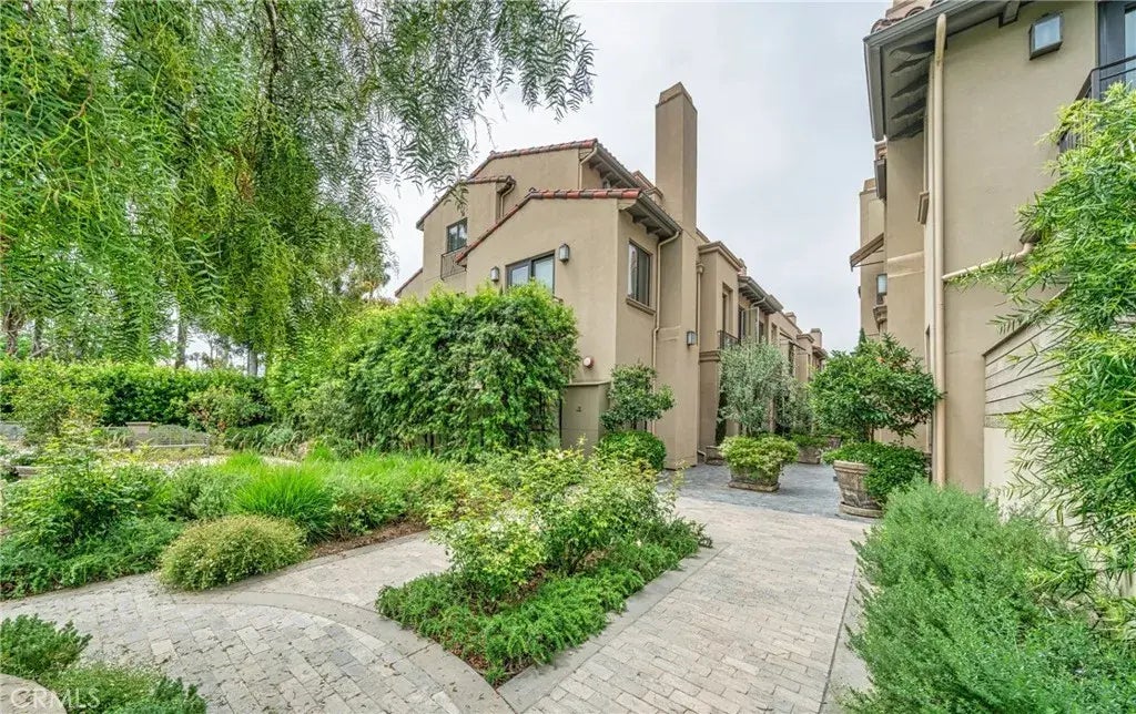 823 S Bundy Drive 110, Los Angeles