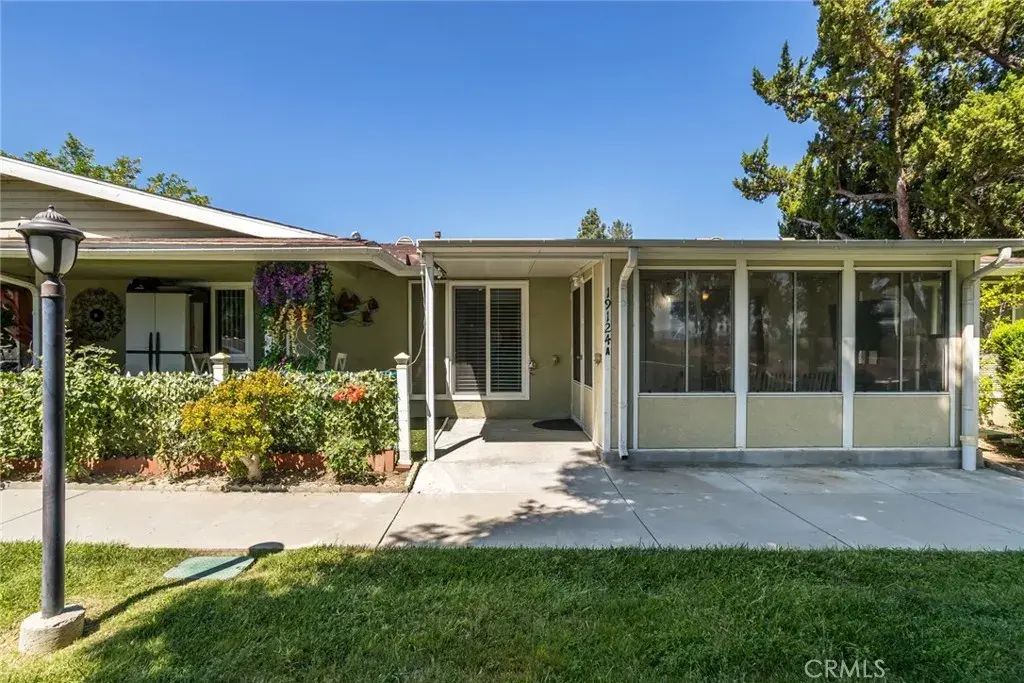 19124 Avenue Of The Oaks A, Newhall