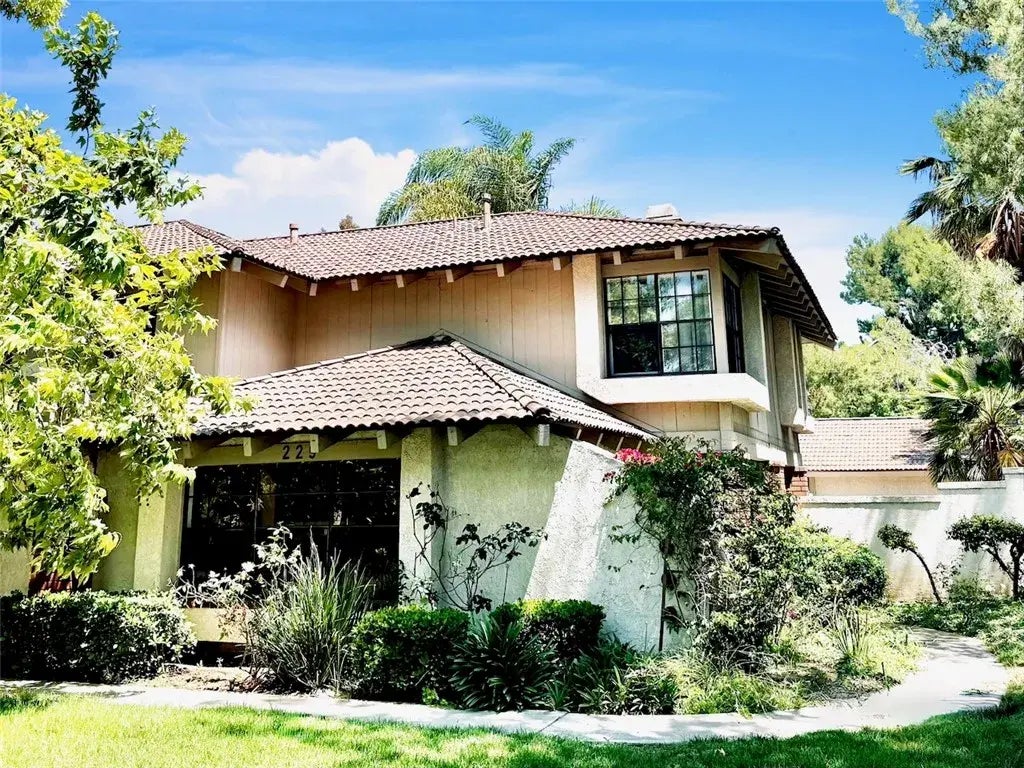 229 W Yale Loop 1, Irvine