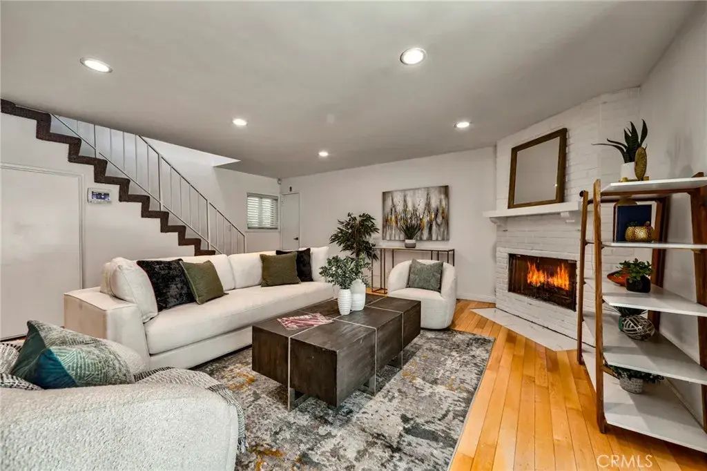 11100 Acama Street 16, Studio City