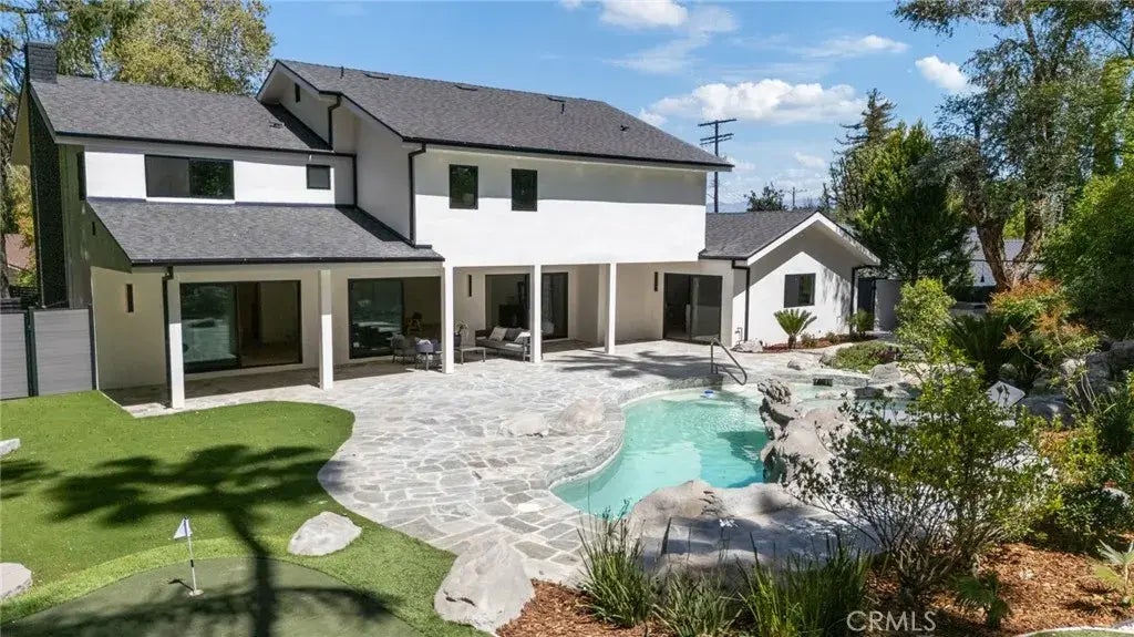 19532 Wells Drive, Tarzana