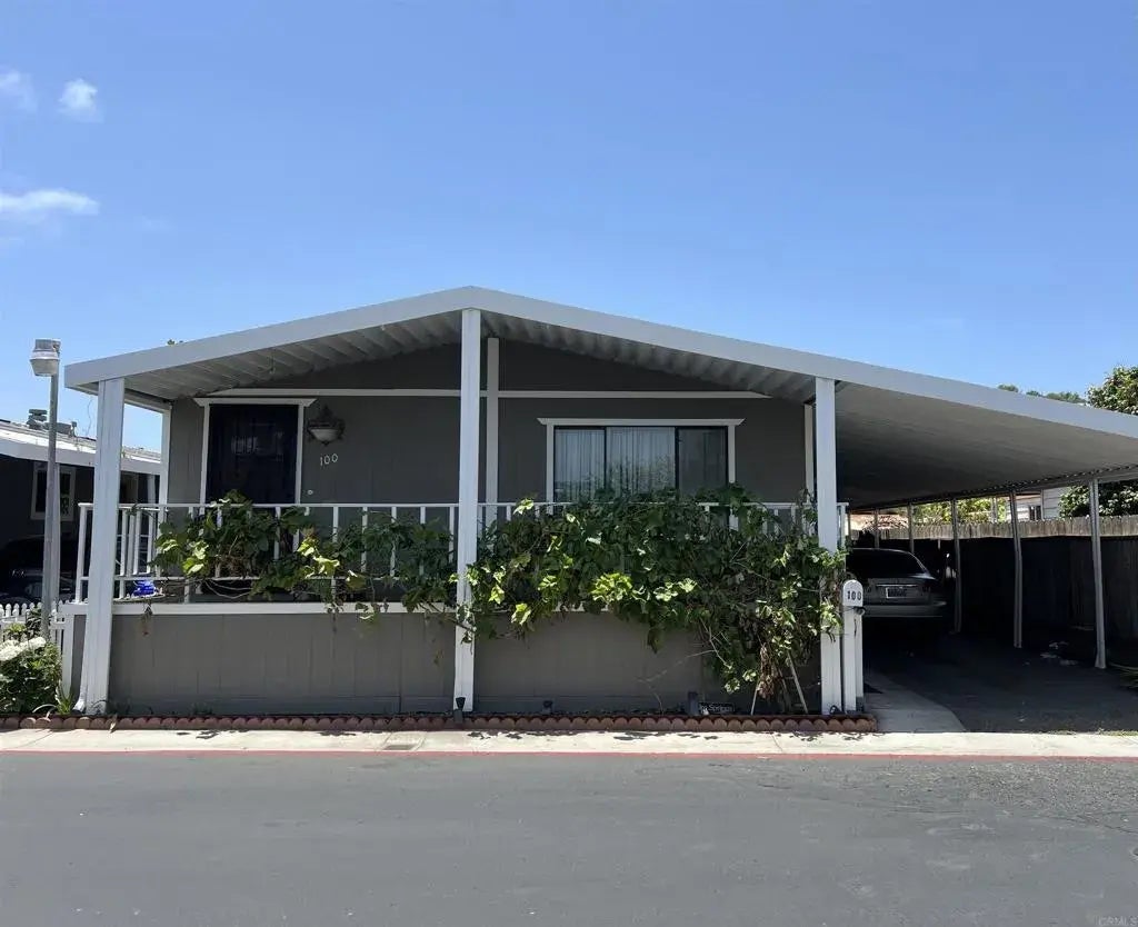 100 Elmwood Ln., Oceanside