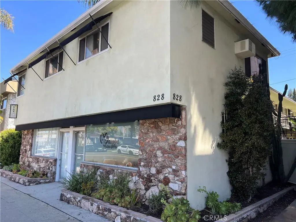 824 Redondo Ave, Long Beach