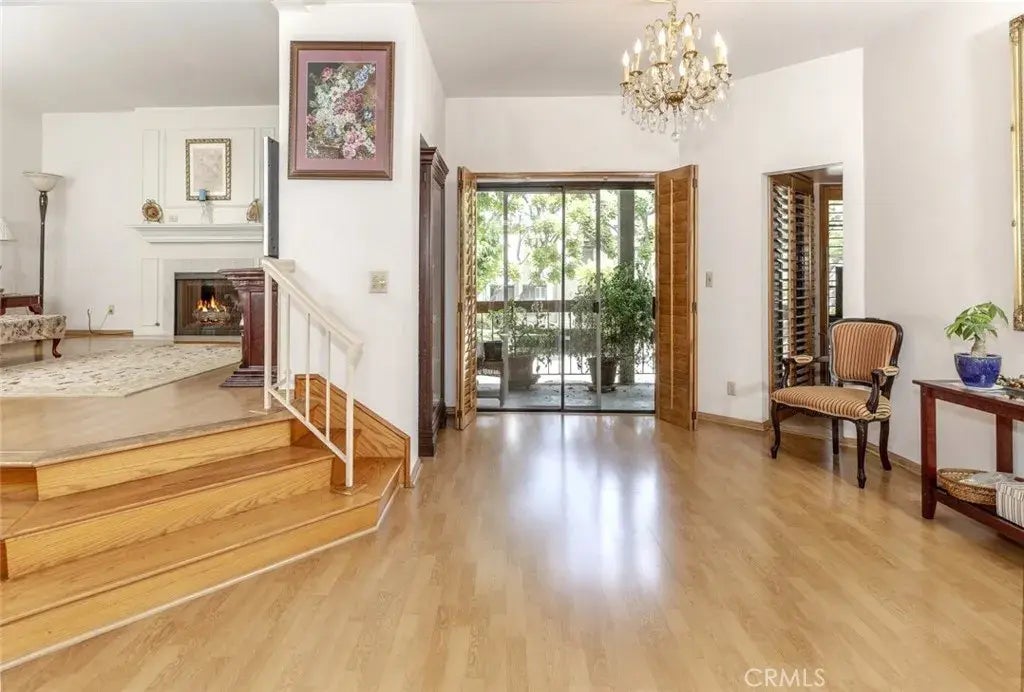 1313 Valley View Road 202, Glendale