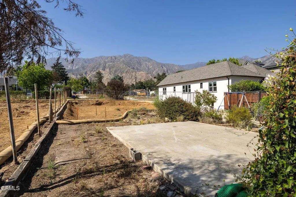 1738 La Paz, Altadena