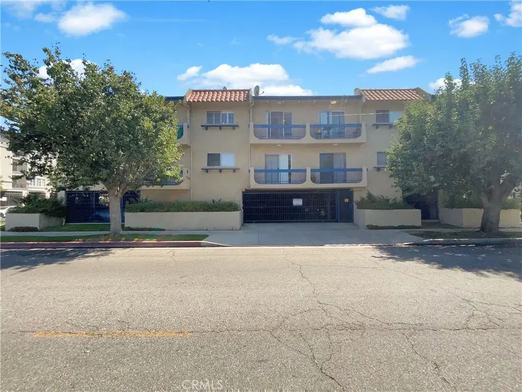 14560 Clark Street 202, Sherman Oaks