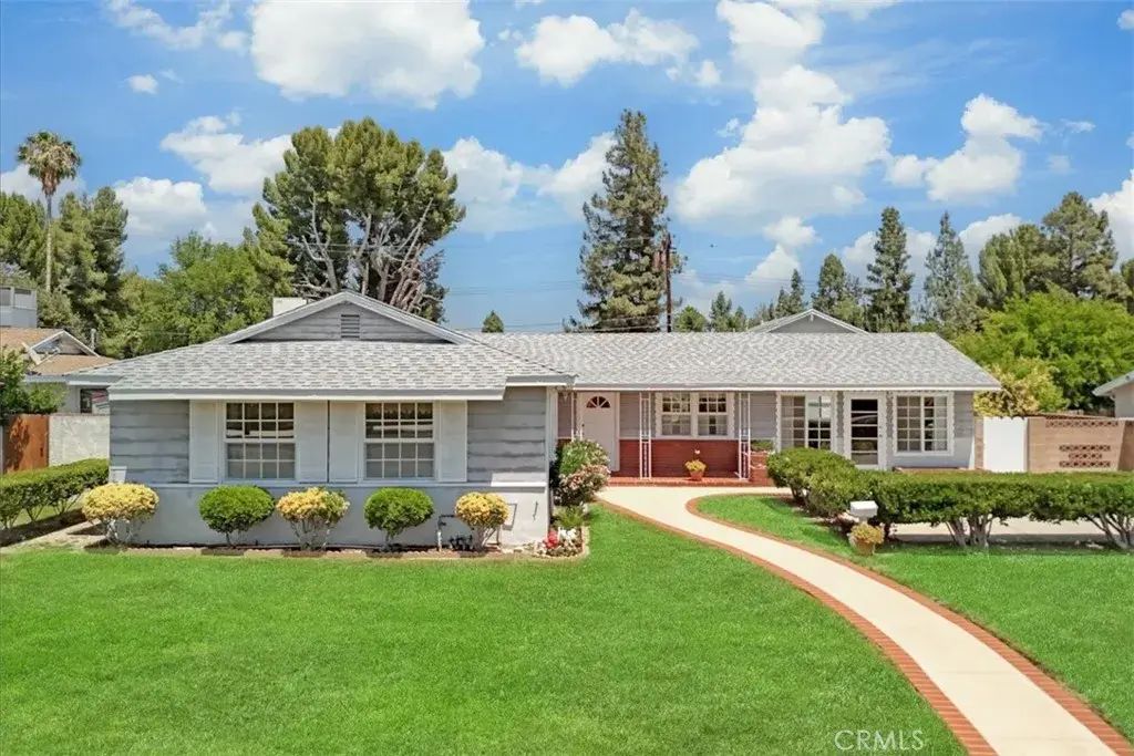 7446 Woodlake Avenue, West Hills