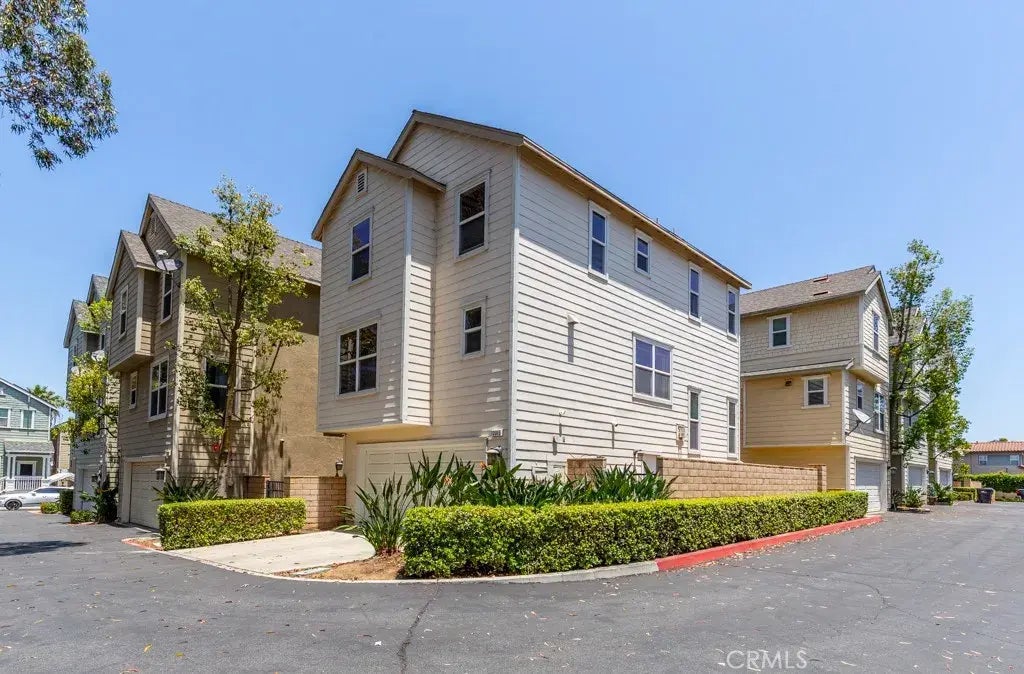 13015 New Haven, Riverside