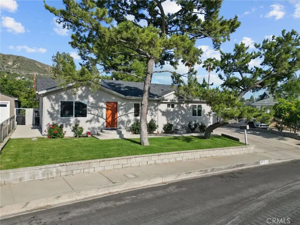10772 Deliban Street, Tujunga
