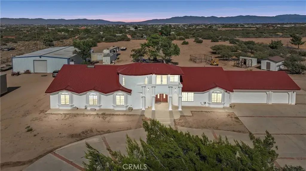 8381 White Road, Phelan