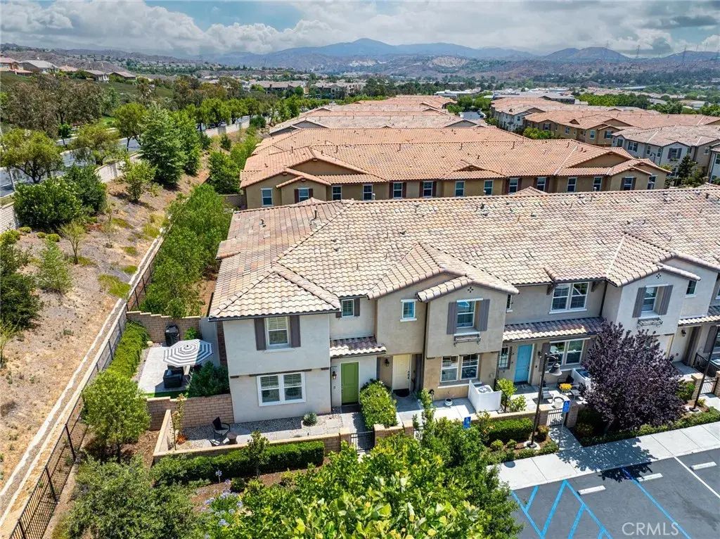 28613 Jardineras Drive, Valencia