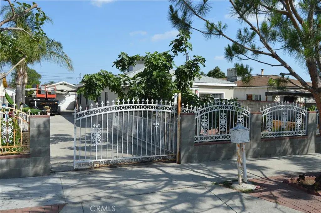 13104 Hoyt Street, Pacoima