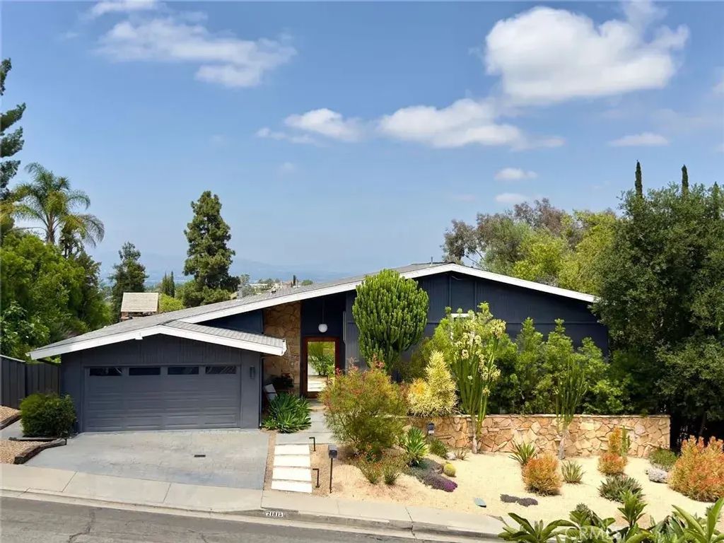21815 Ambar Drive, Woodland Hills