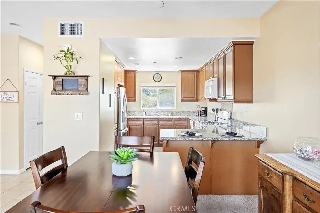 2802 Green River Road 101, Corona