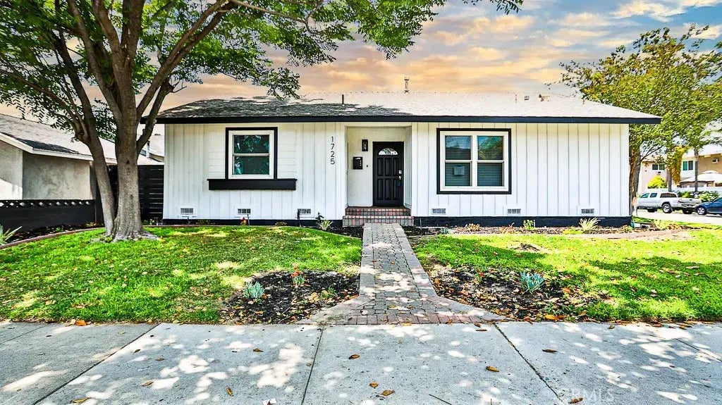 1725 W Beacon Avenue, Anaheim