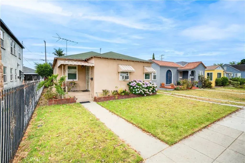 5870 Lemon Avenue, Long Beach