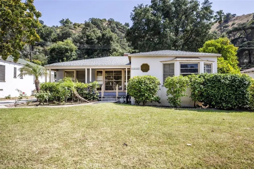 2046 E Glenoaks Boulevard, Glendale