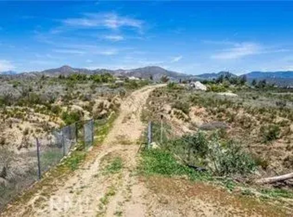 40120 Perryman, Hemet