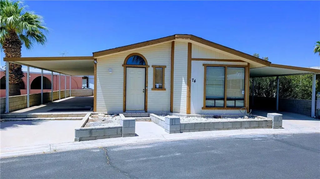 3589 Wells Rd 74, Blythe