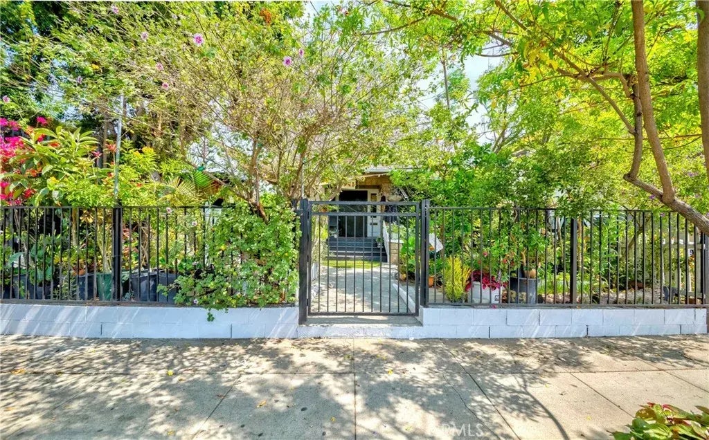 1941 W Jefferson Boulevard, Los Angeles