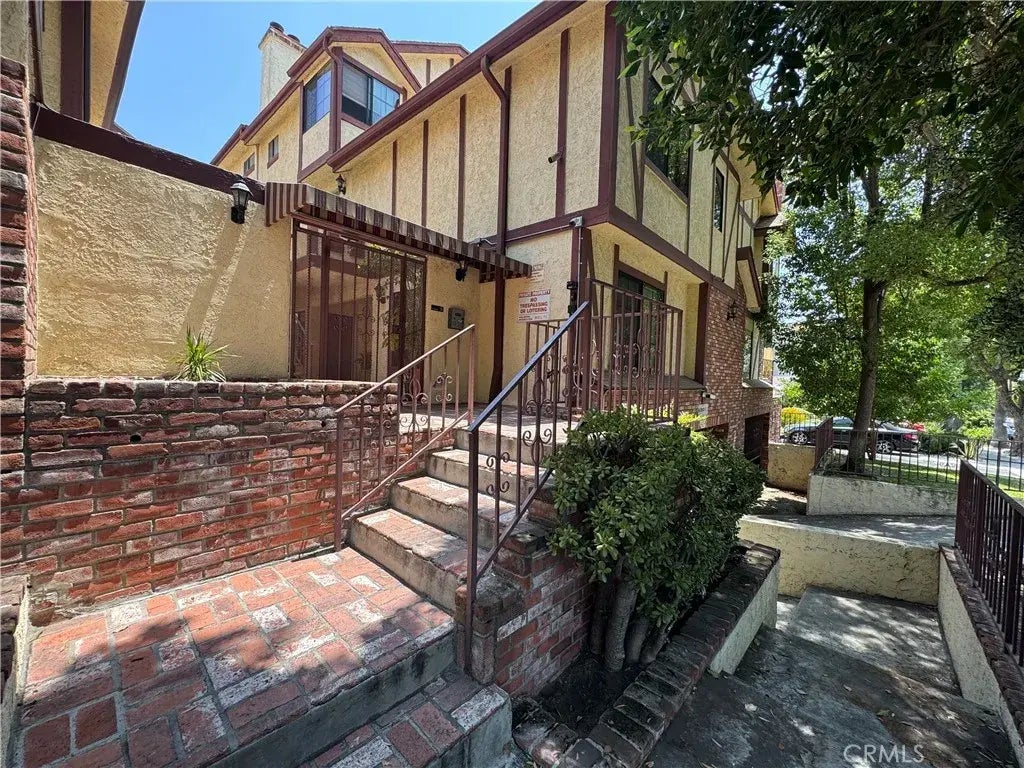 1162 Winchester Avenue K, Glendale