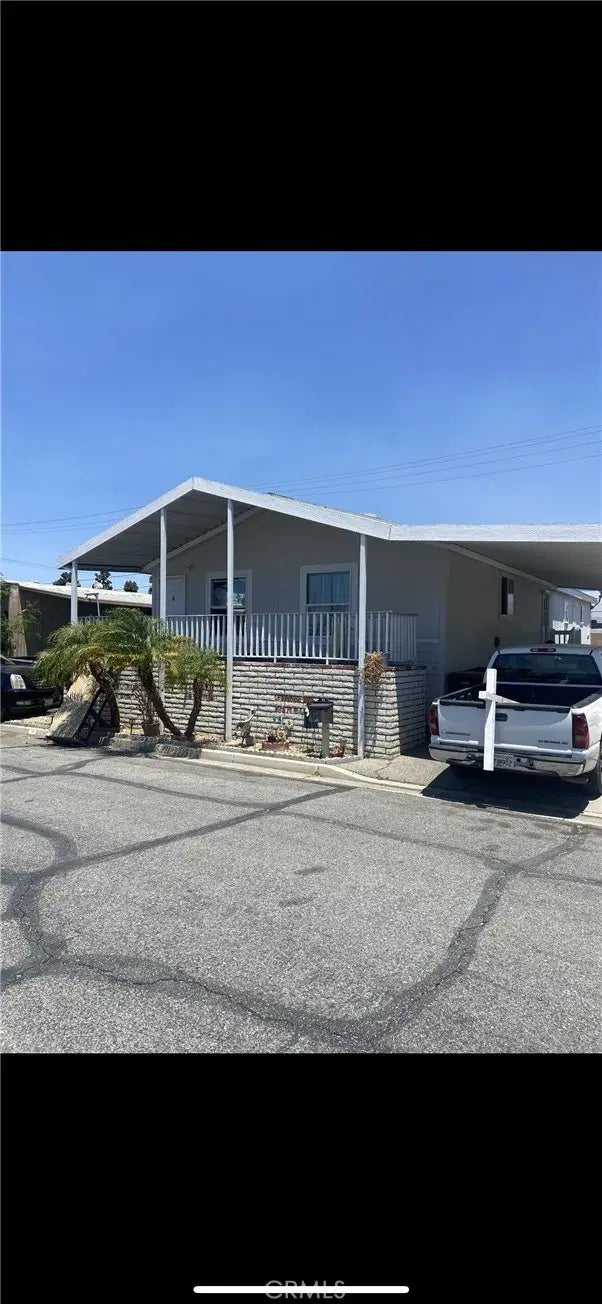 34 Round Table Dr., Riverside