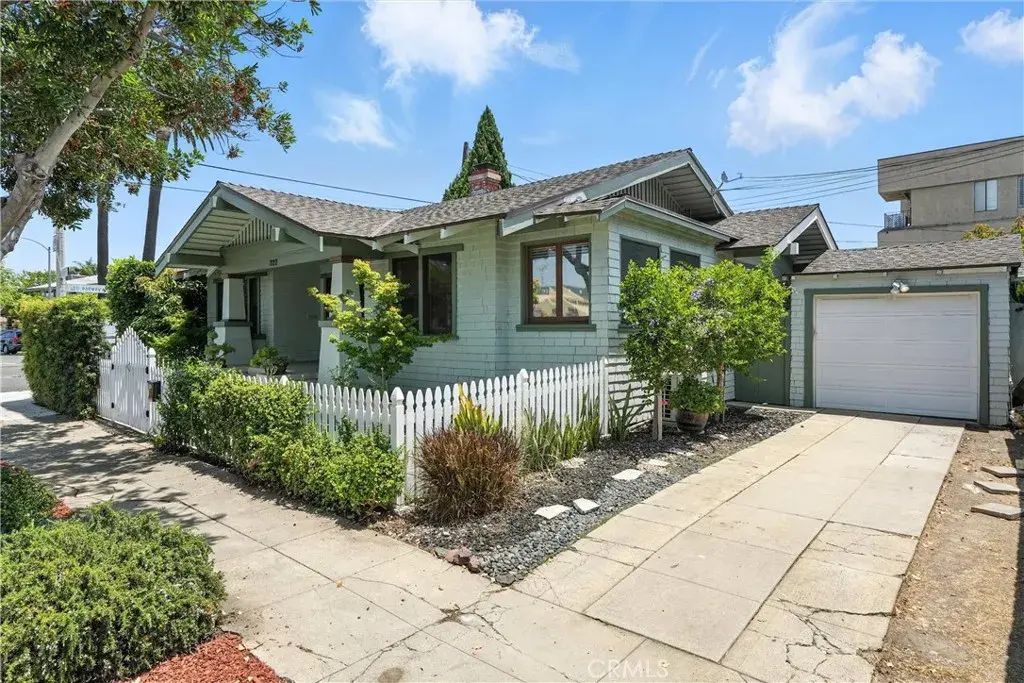 222 Kennebec Avenue, Long Beach