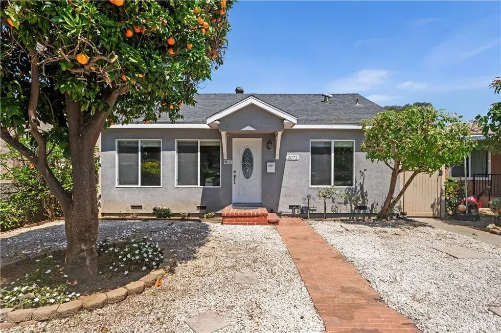 2072 Fashion Avenue, Long Beach