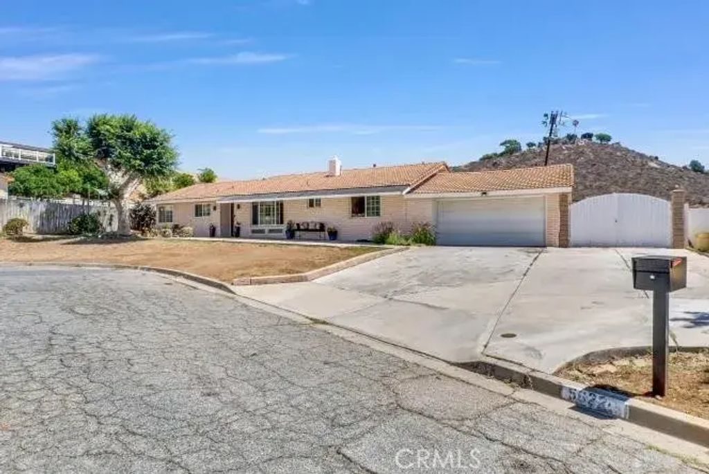5622 Sharon Way, Jurupa Valley