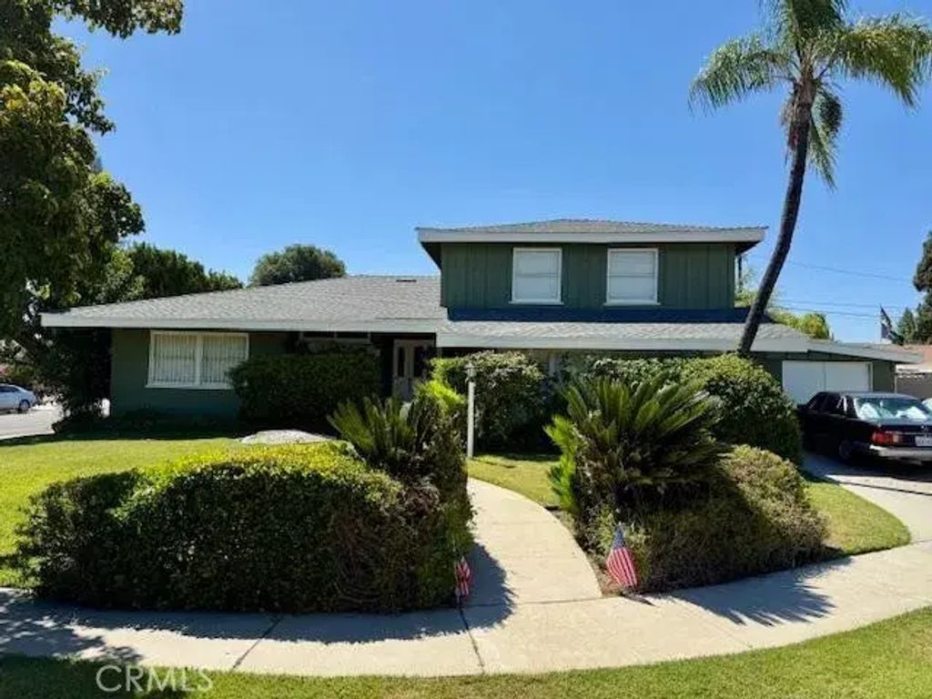20828 Blythe Street, Winnetka
