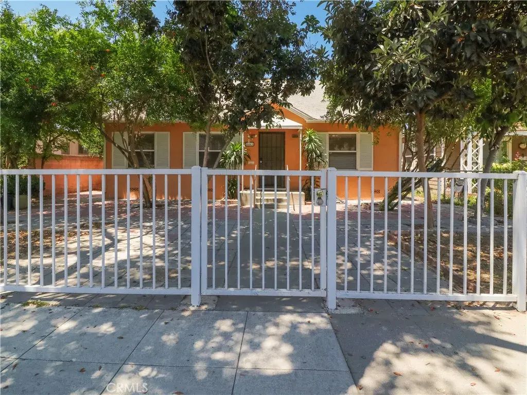 5863 Linden Avenue, Long Beach