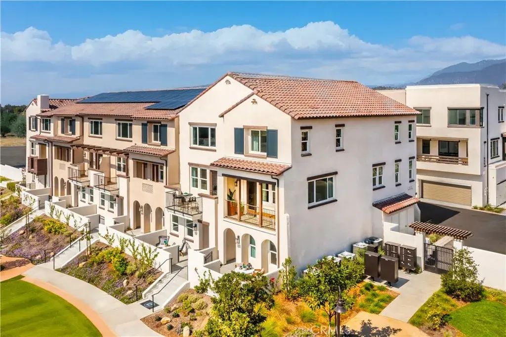 121 Evergreen Lane, Claremont