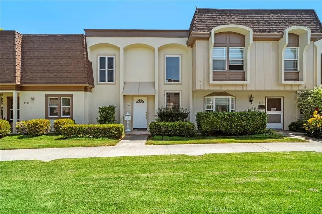 9745 Port Royal Circle, Huntington Beach