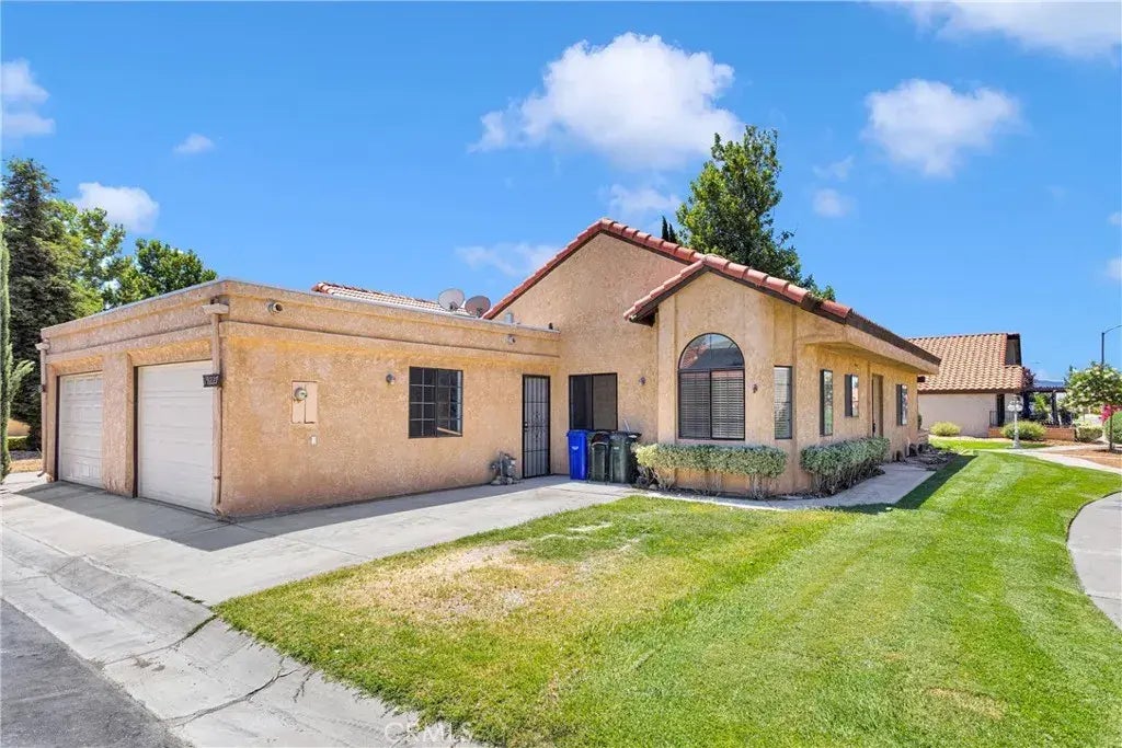 19227 Willow Drive, Apple Valley