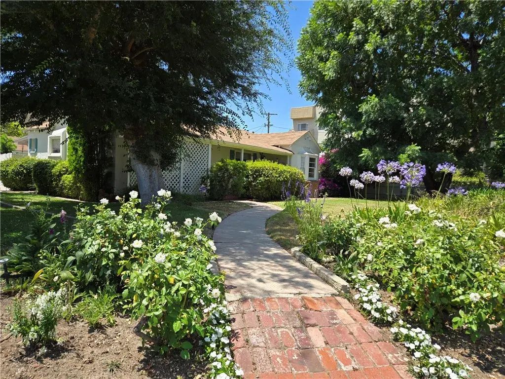11636 Valley Spring Lane, Studio City