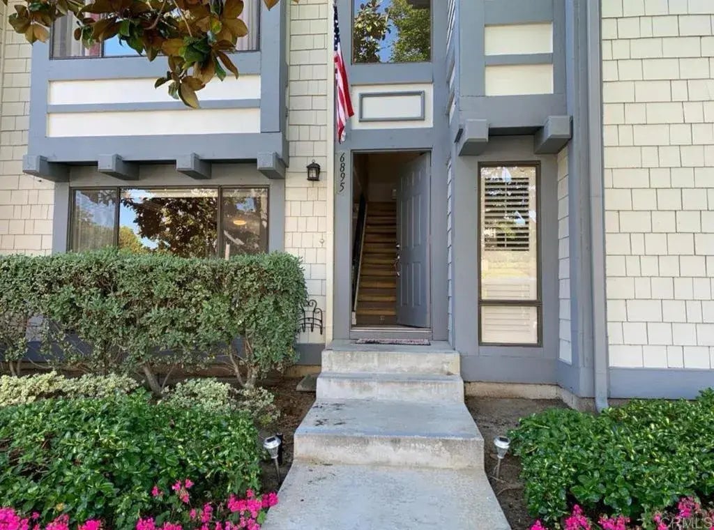 6895 Carnation, Carlsbad