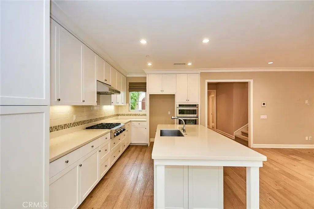 54 Trotter, Irvine
