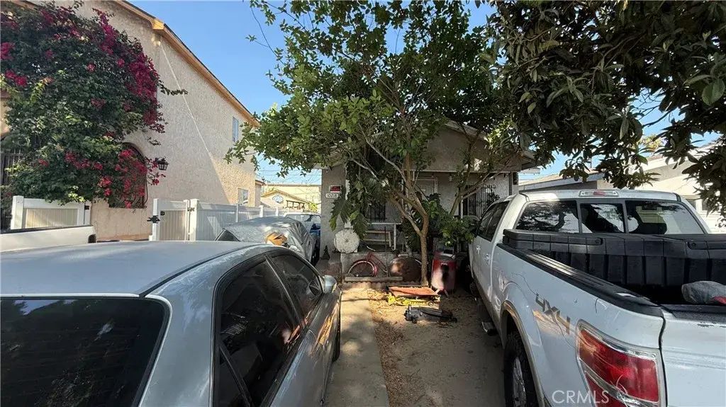 10218 Virginia Avenue, South Gate