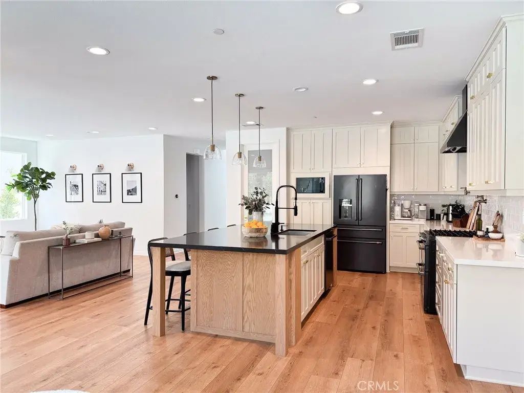 28524 Songbird Way, Saugus