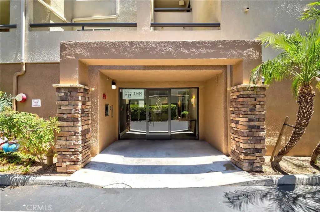 21450 Burbank Boulevard 211, Woodland Hills