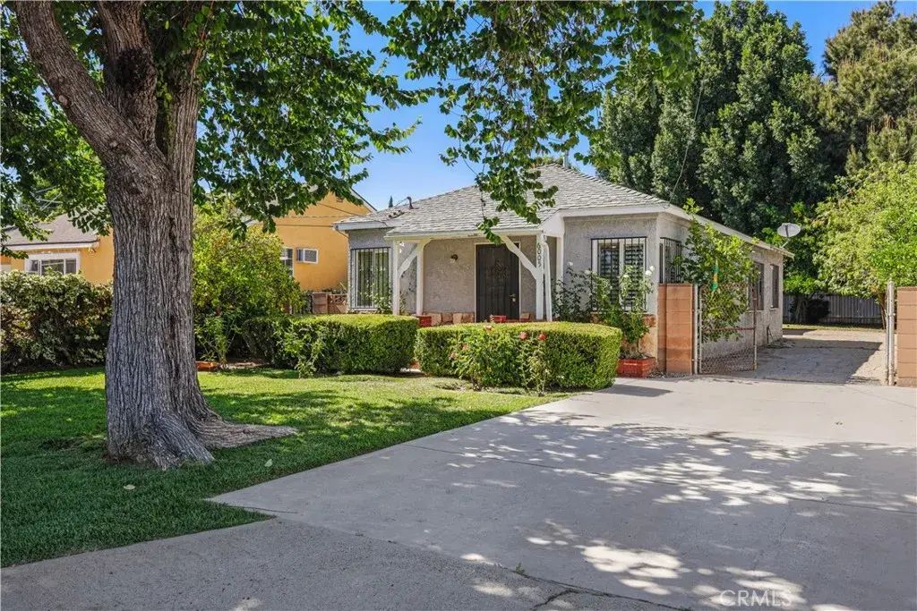 16005 Wyandotte Street, Lake Balboa