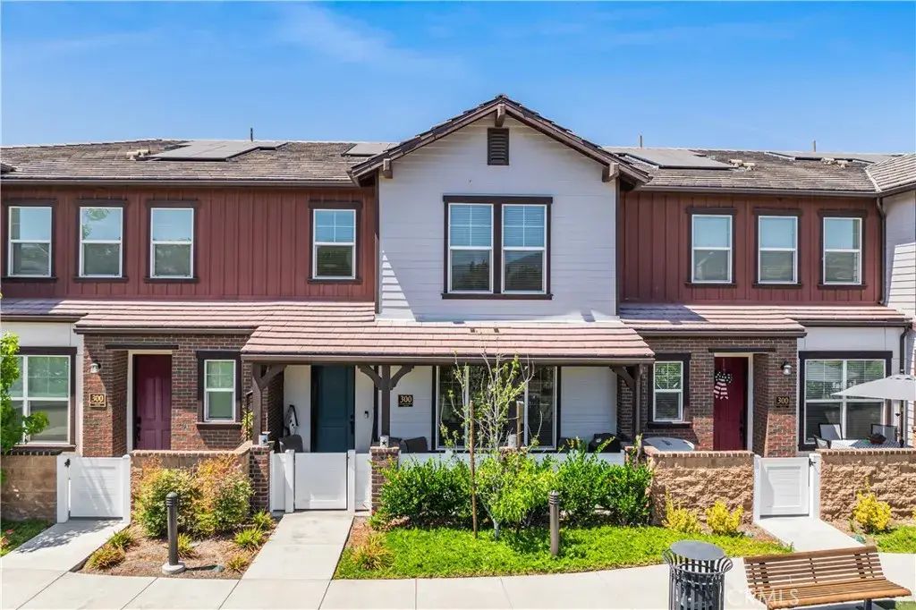 300 Farmhouse Drive 3, Simi Valley
