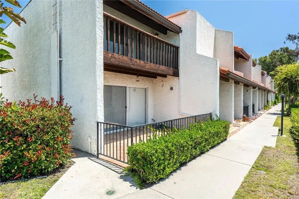 9576 Via Bernardo, Burbank