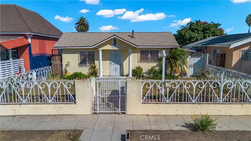 8810 Menlo Avenue, Los Angeles